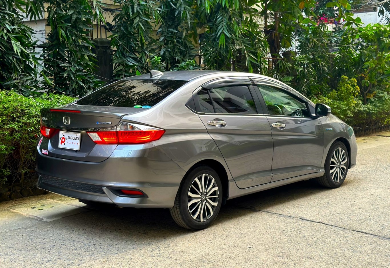 Discover the Honda Grace Price in Bangladesh along with its detailed specifications