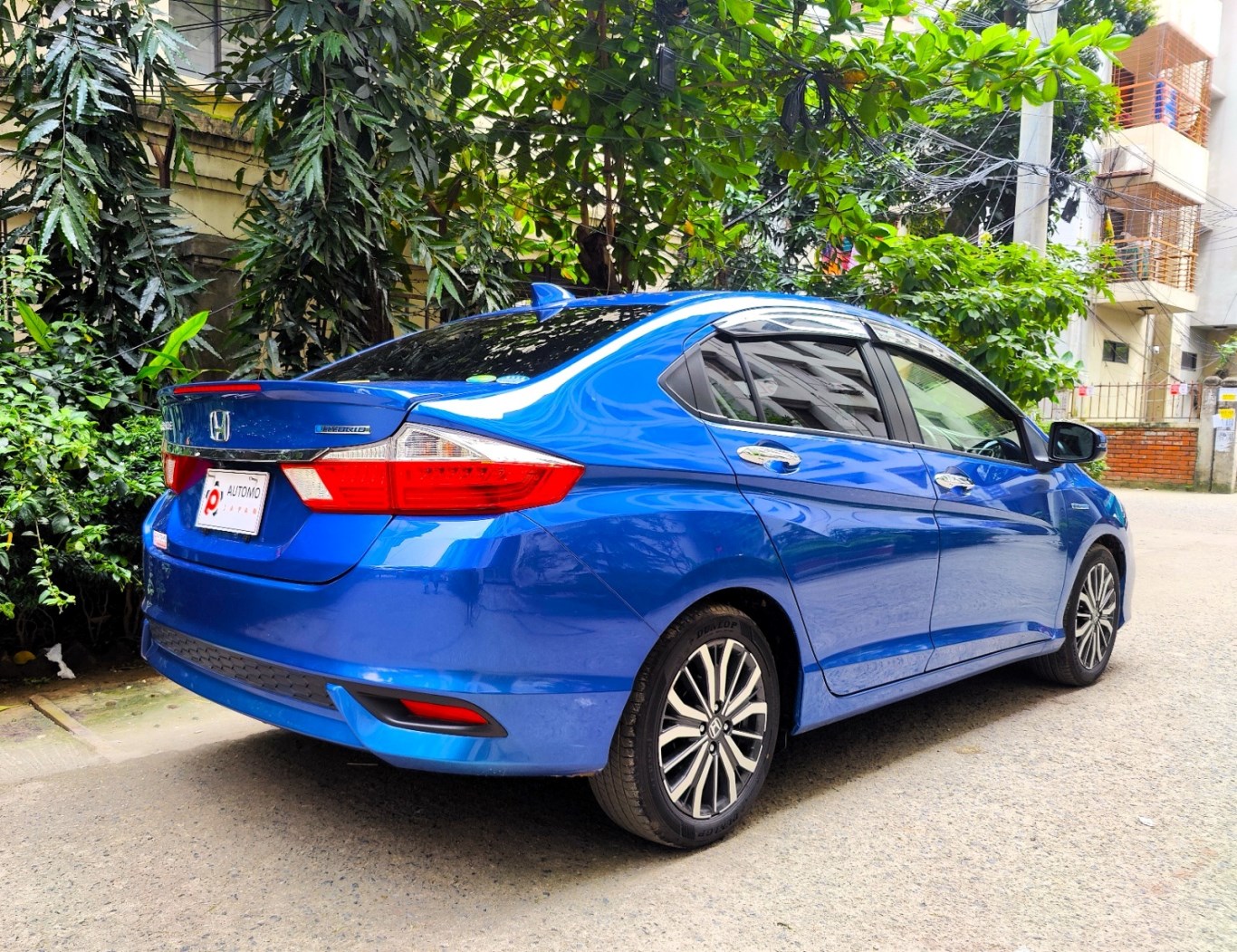 Discover the Honda Grace Price in Bangladesh along with its detailed specifications